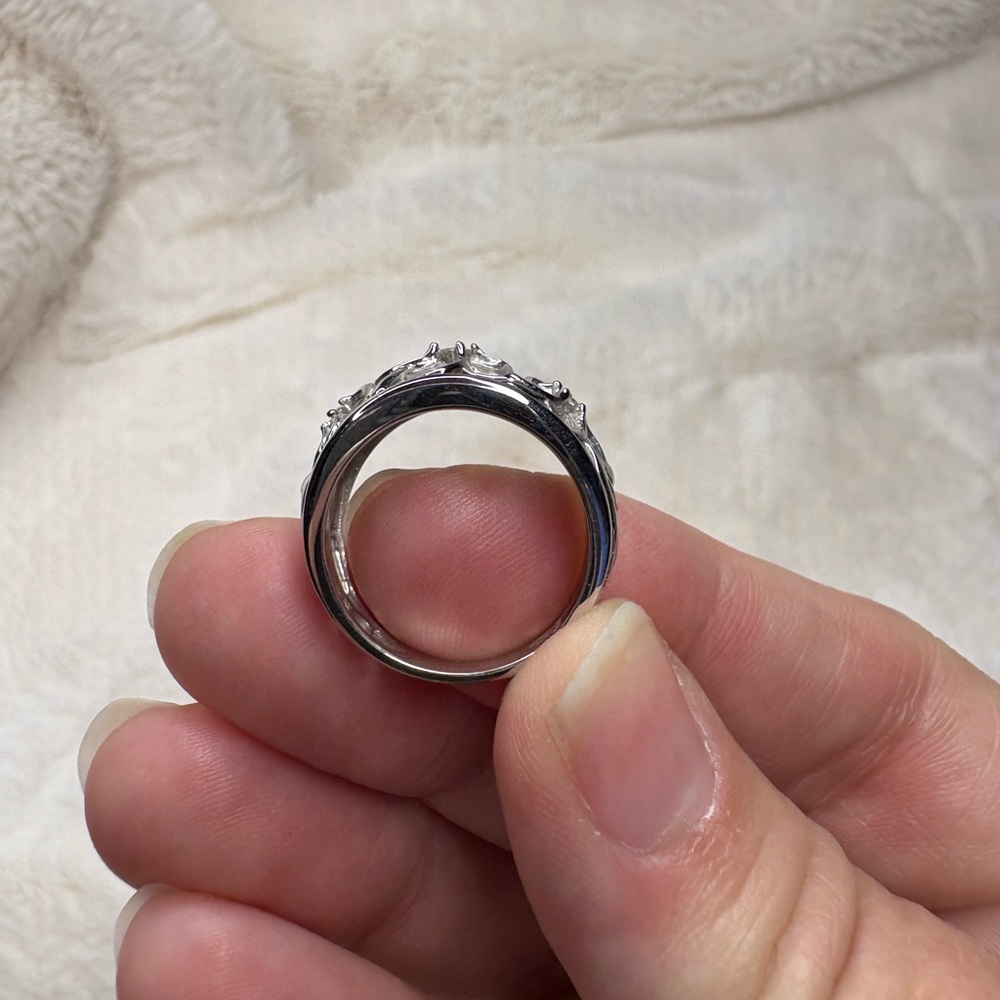 14k White Gold Hawaiian Heirloom Ring - Picture 3 of 8